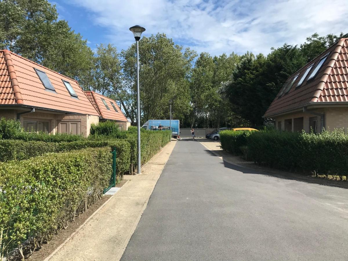 Vakantiehuisje De Panne Vlak Aan Plopsaland En De Zee Esterno foto
