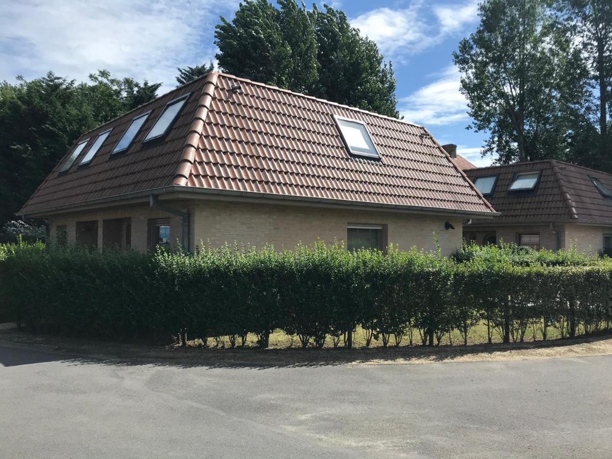 Vakantiehuisje De Panne Vlak Aan Plopsaland En De Zee Esterno foto